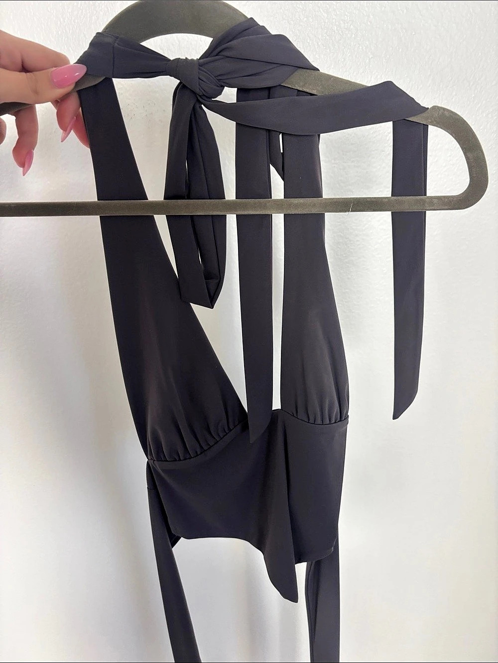 Edikted Addana Wrapped Halter Top Halter Crop Top Black XS